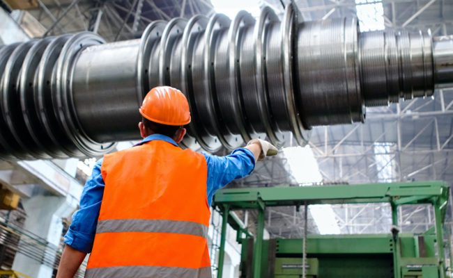 A foreman directing the tube’s placement